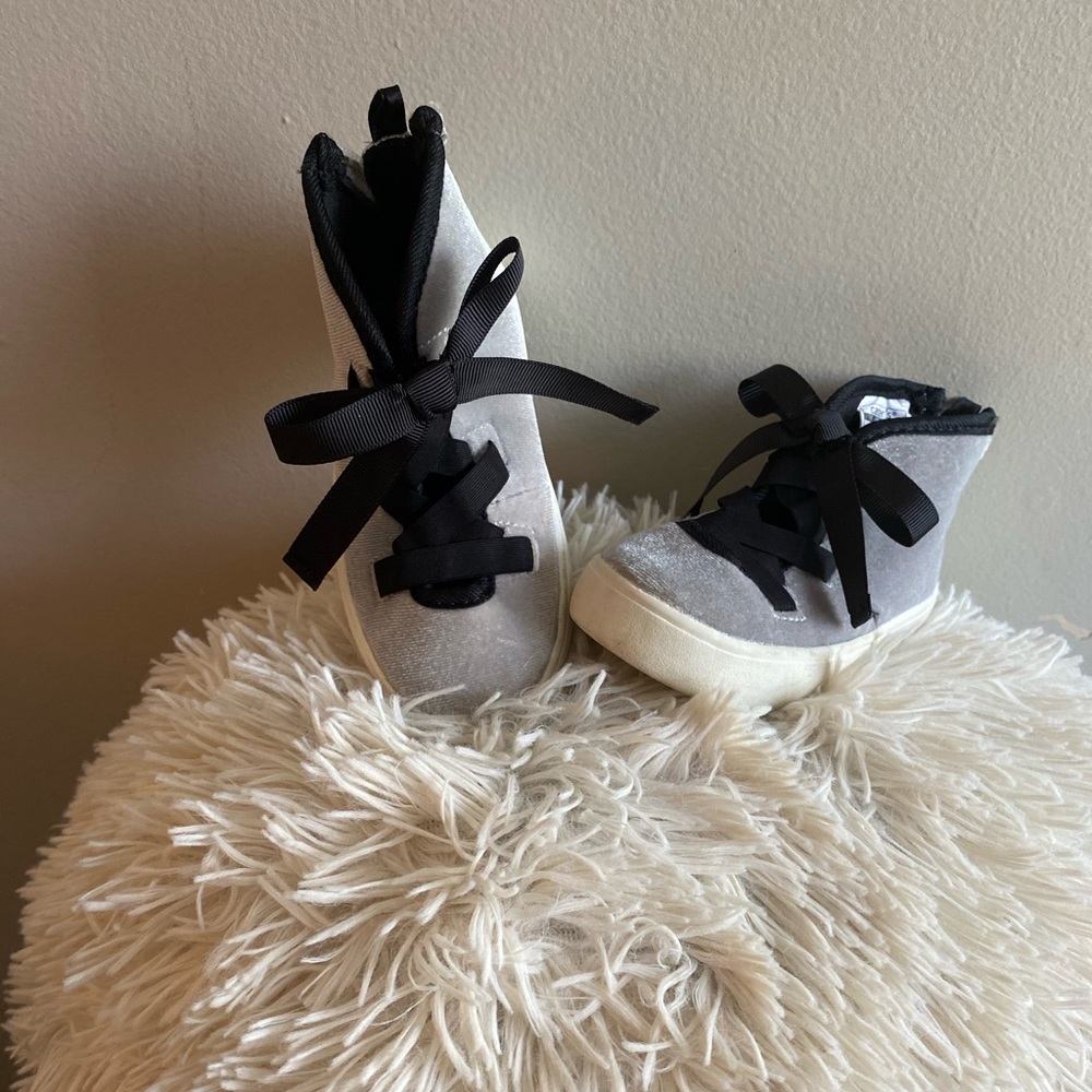 Carters Suede grey sneaker